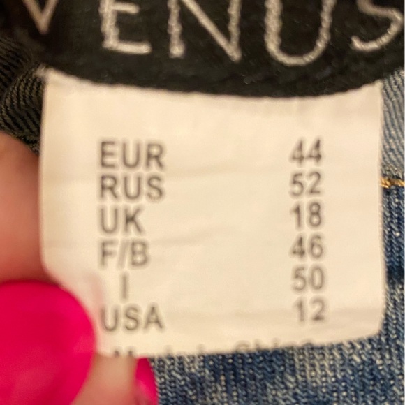 GENTLY WORN SIZE 12 VENUS DENIM MINI SKIRT WITH ACID WASH AND IS DISTRESSED - Picture 2 of 10